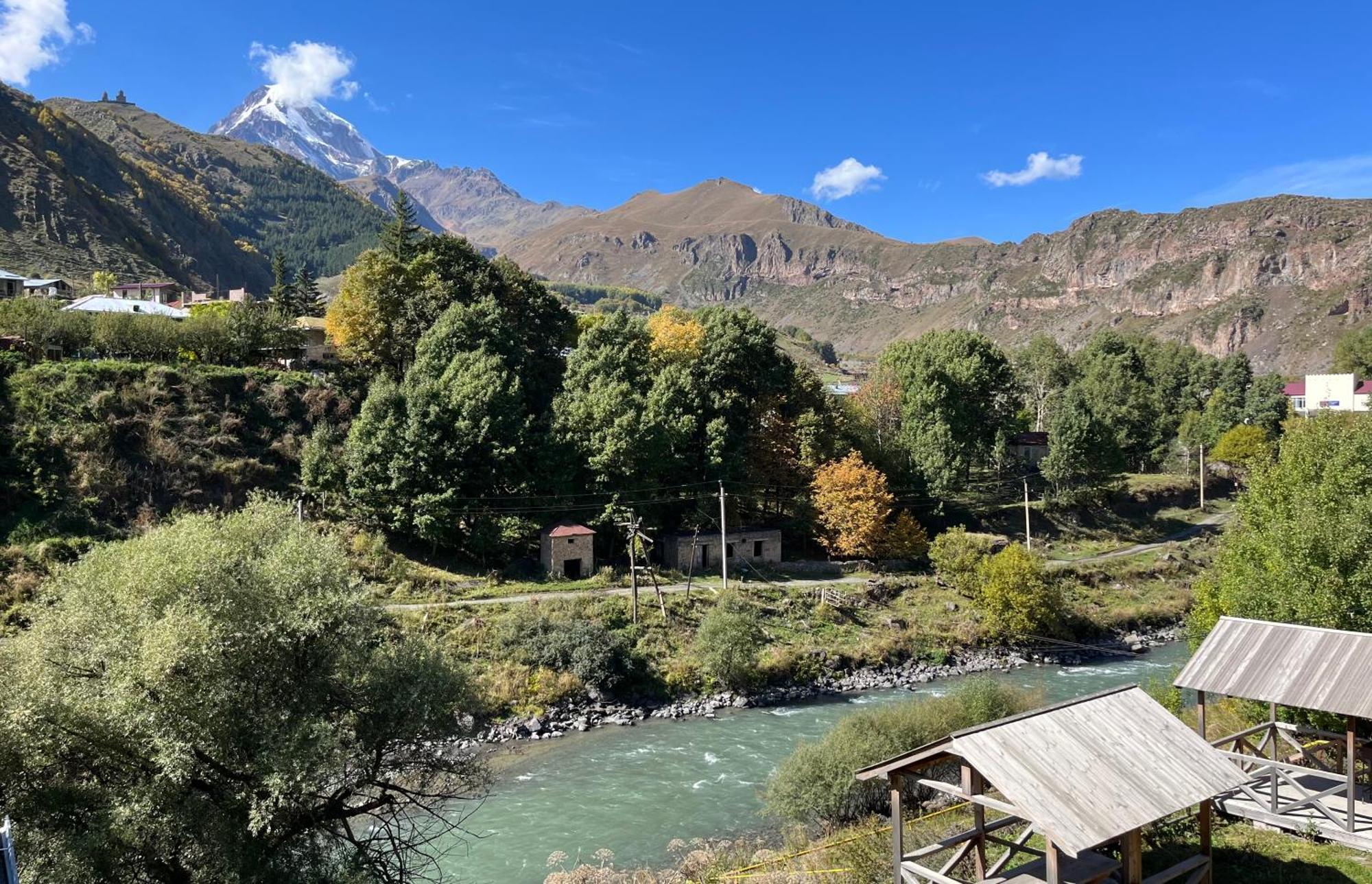 Hotel Stancia Kazbegi - City Center Exterior photo